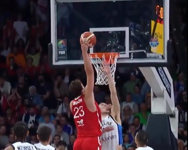 奥斯马尼和, 尽管申京 奥斯马尼和, 尽管申京